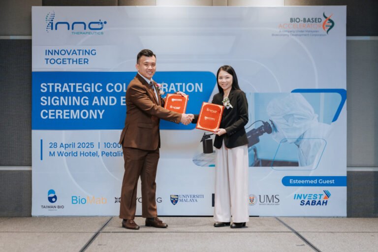 MoU Exchange Ceremony Between Universiti Malaya (represented by Dr. Liew Sook Yee) and Inno Therapeutics Sdn. Bhd. (represented by Dr. Evan Cheah Foo Kit) at M Wor