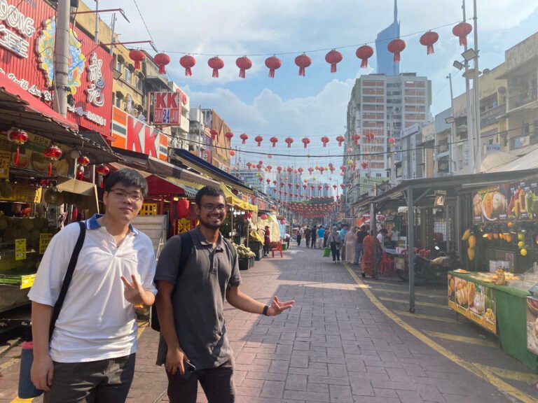 Zhi Kai dan Jaiganes di Jalan Alor