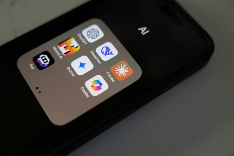 Gambar hiasan oleh Solen Feyissa - Unsplash