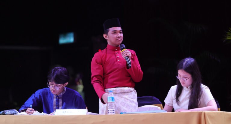 Pasukan kerajaan membentangkan hujah mereka