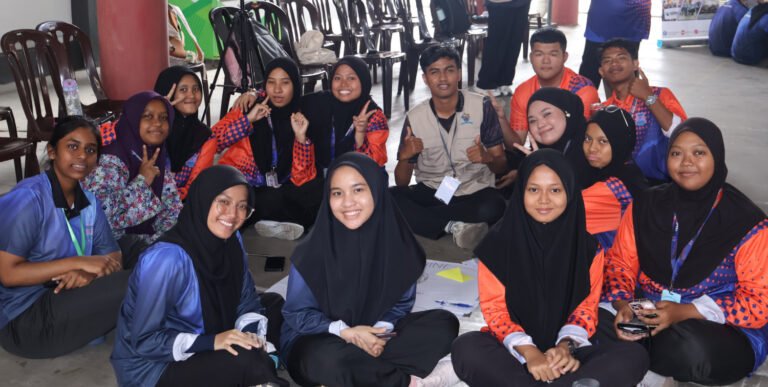 Peserta dari SMK Telok Datok tekun mengambil bahagian dalam aktiviti program (2)